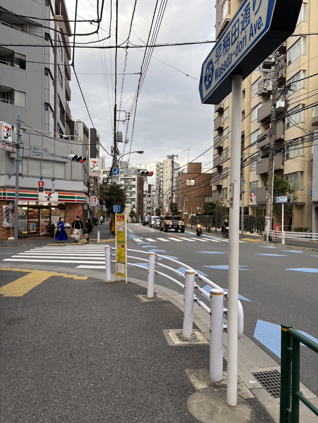 セブンイレブンがある交差点を直進
